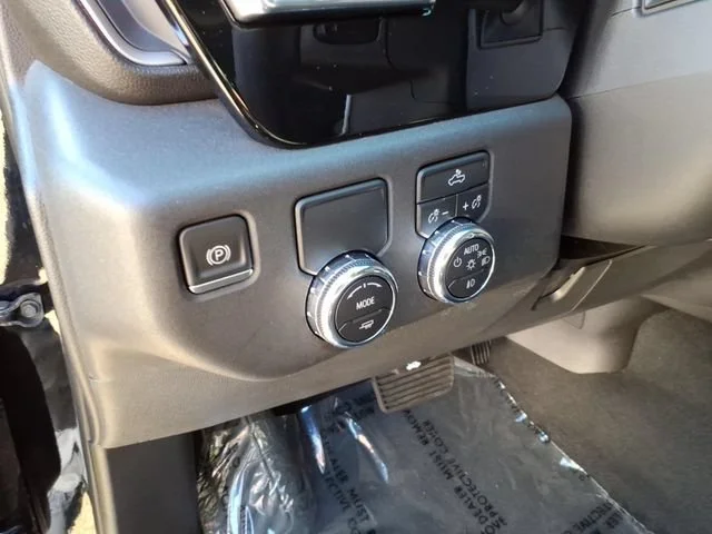Used 2023 Onyx Black GMC Elevation image 19