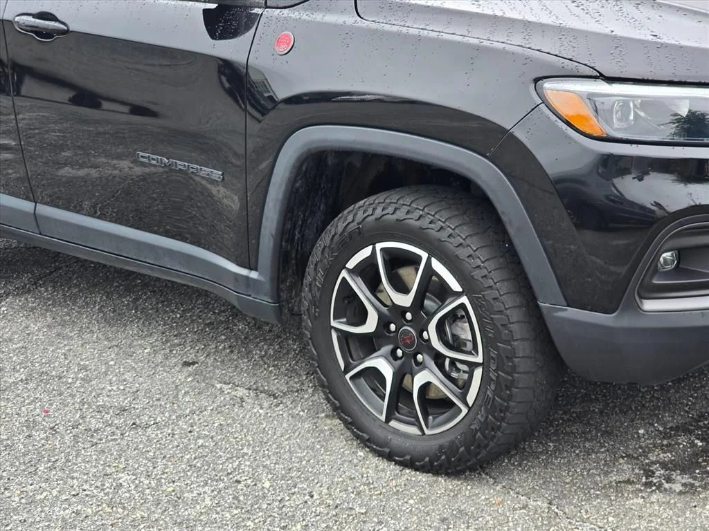 Used 2025 Black Jeep Trailhawk image 19