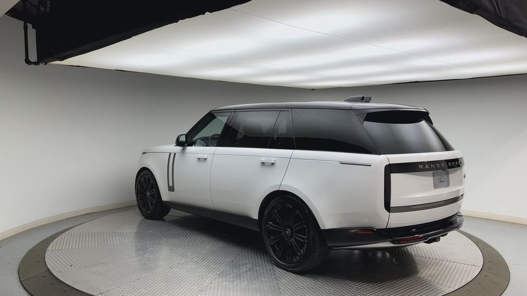 Certified Used 2023 Fuji White Land Rover SE image 4