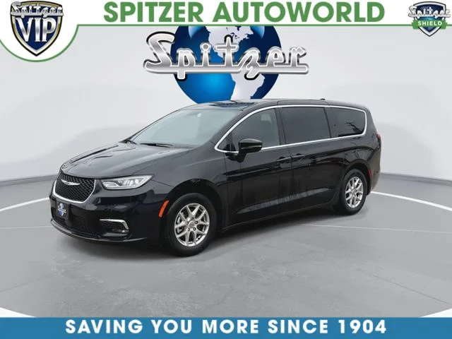 Used 2025 Black Chrysler Select image 5