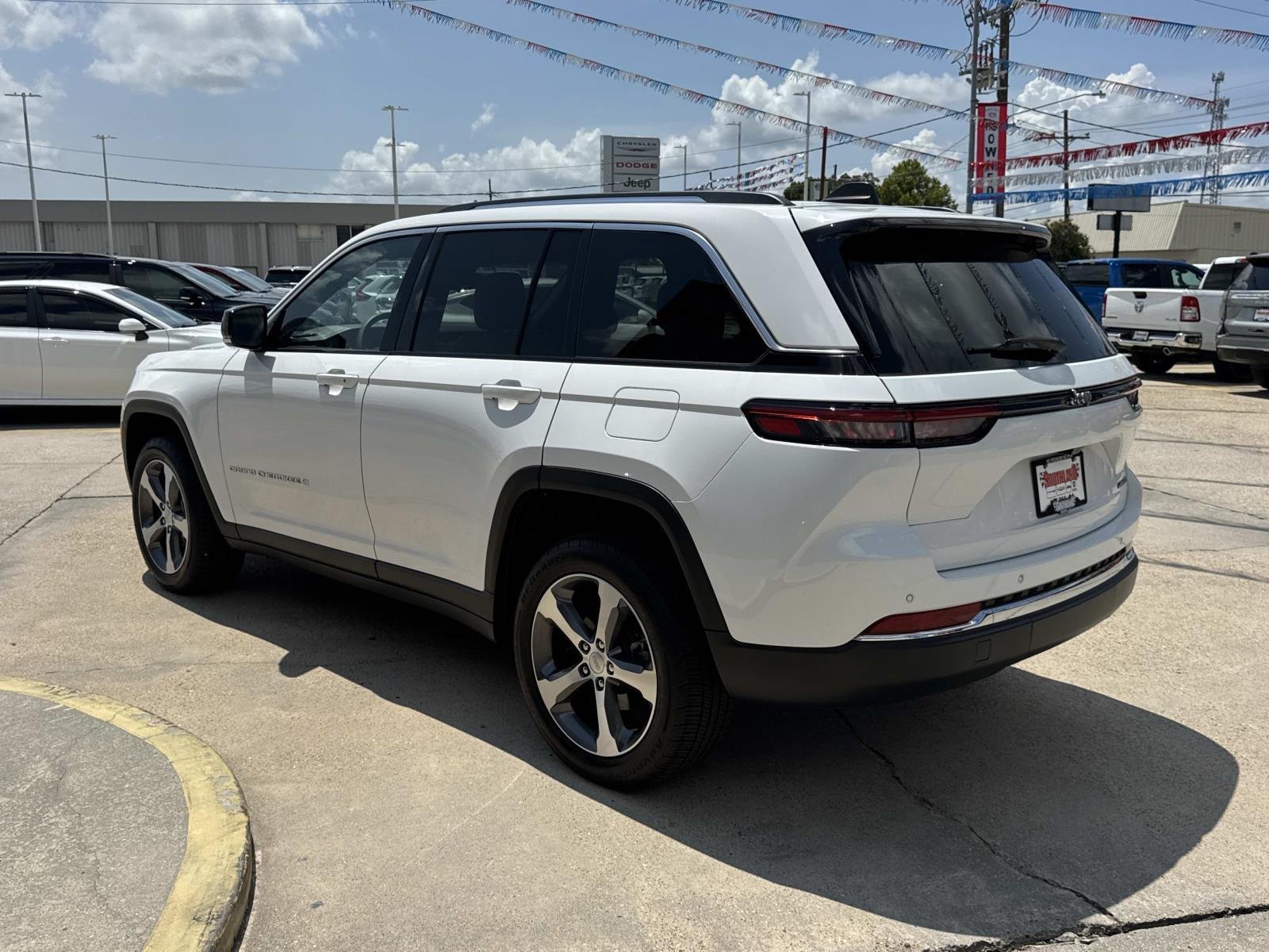 Used 2023 Bright White Clearcoat Jeep Limited image 5