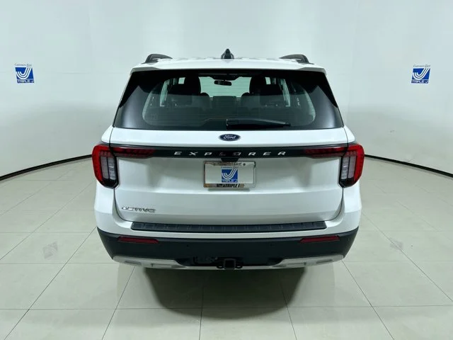 New 2026 STAR WHITE Ford Active RWD image 7