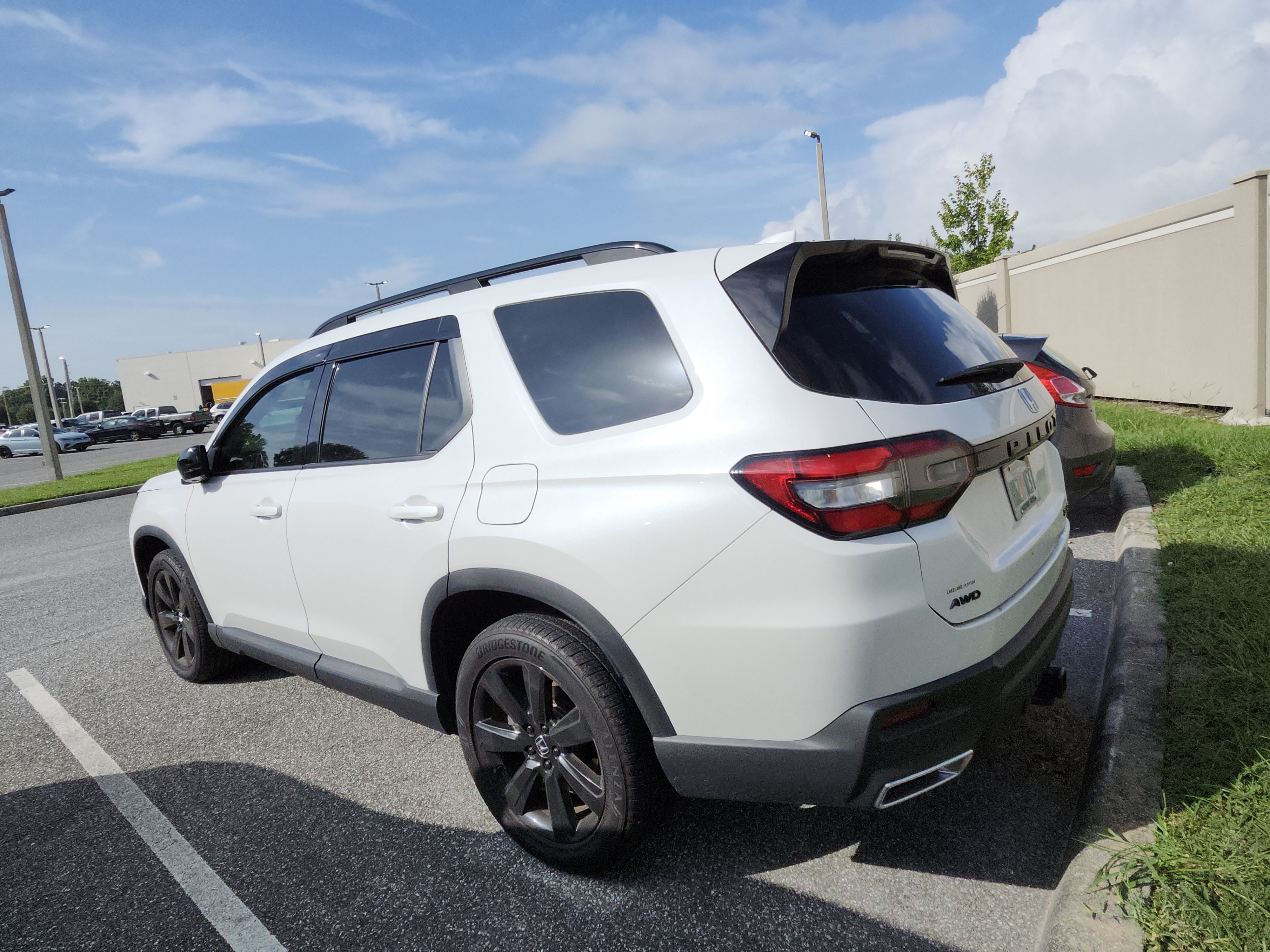 Used 2025 Platinum White Honda Black Edition image 6