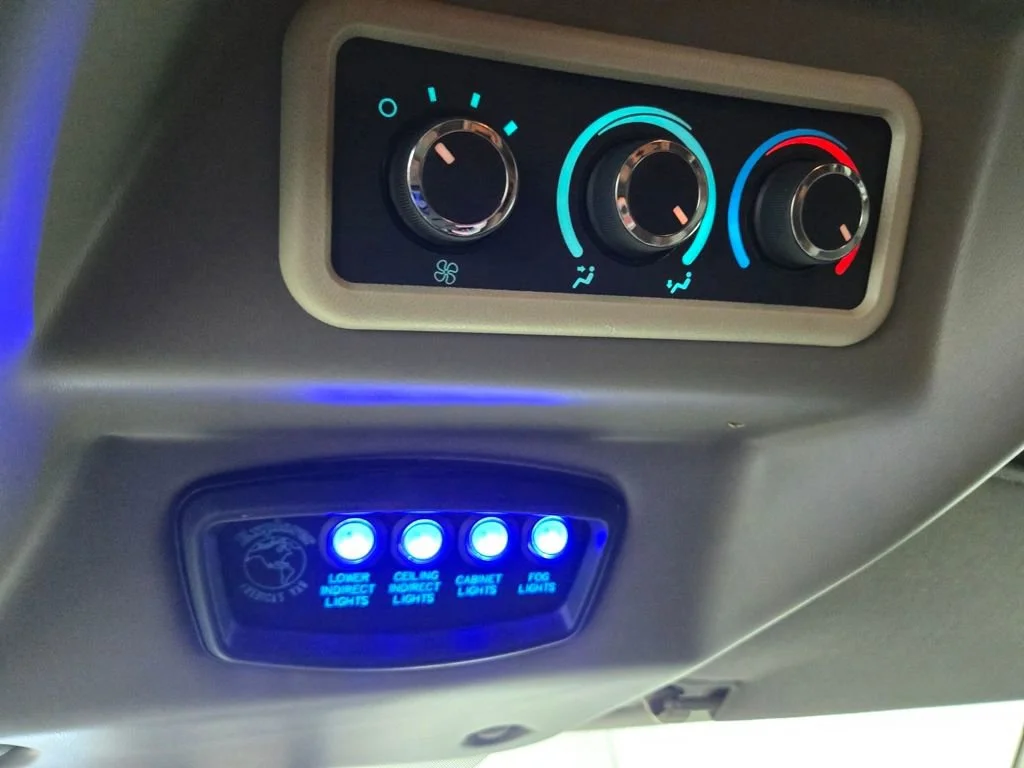 2023 GMC Savana Cargo Work Van - Photo 29