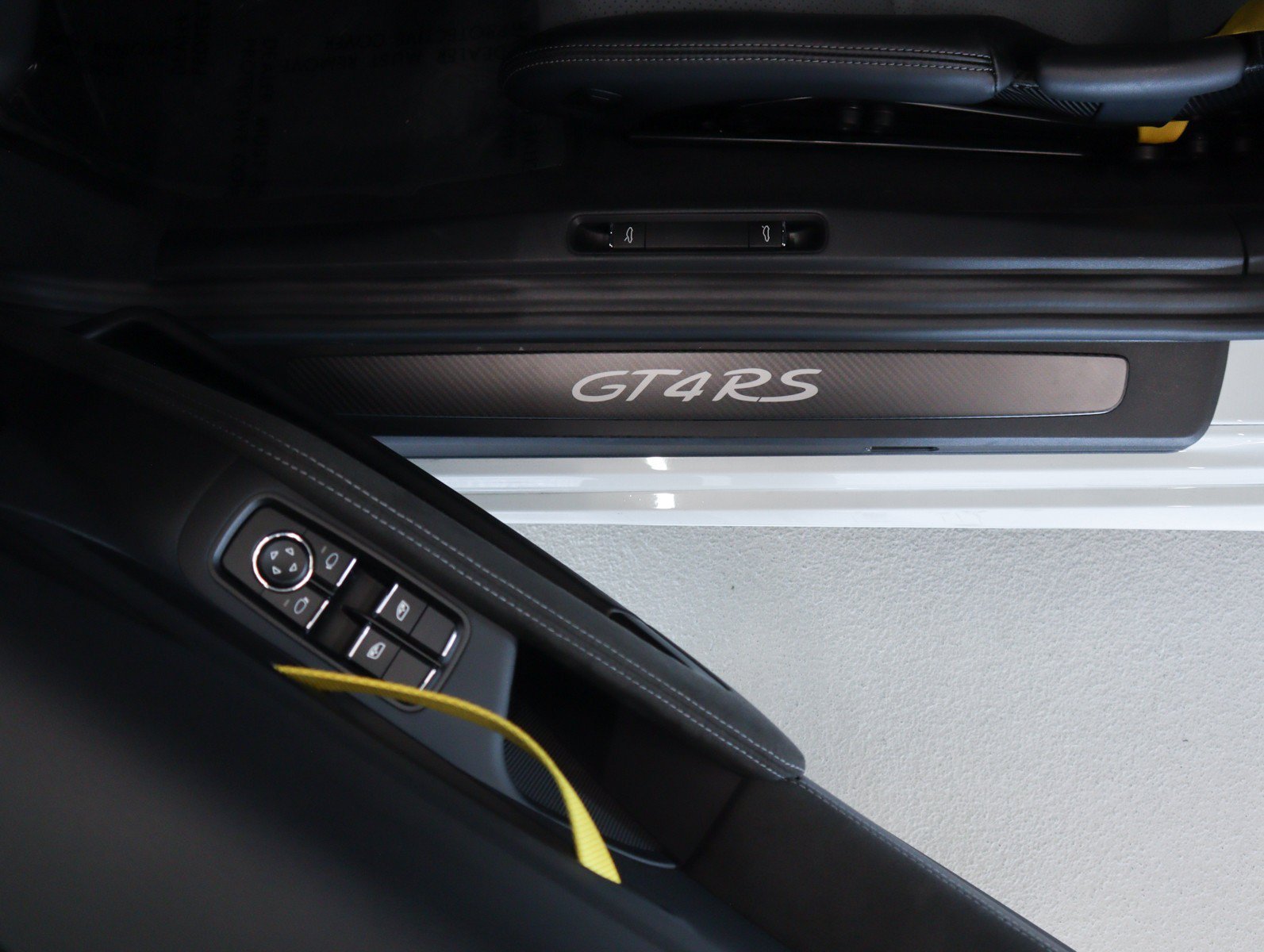 Used 2025 White Porsche GT4 RS image 32