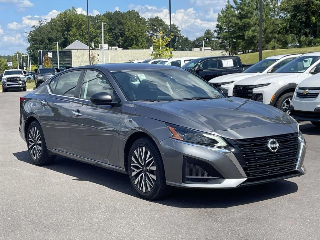 Used 2025 Gray Nissan 2.5 SV image 1