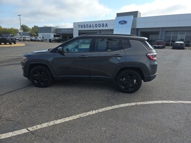Used 2019 Gray Jeep Latitude image 6