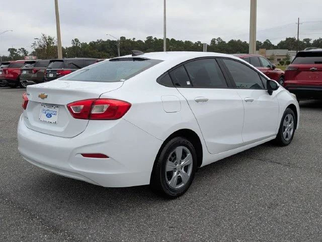 Used 2018 Summit White Chevrolet LS image 4