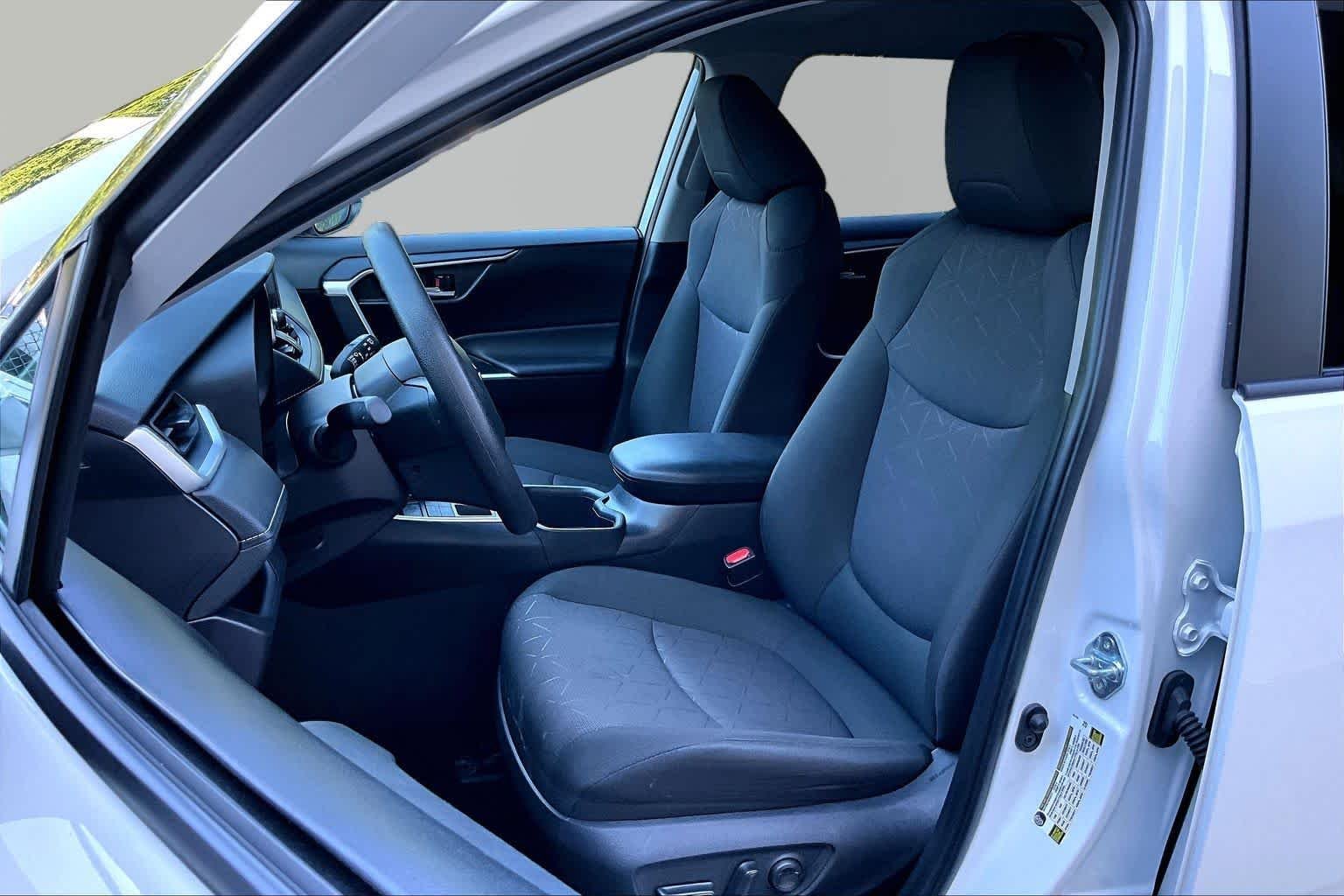 Used 2025 Ice Cap Toyota XLE image 8