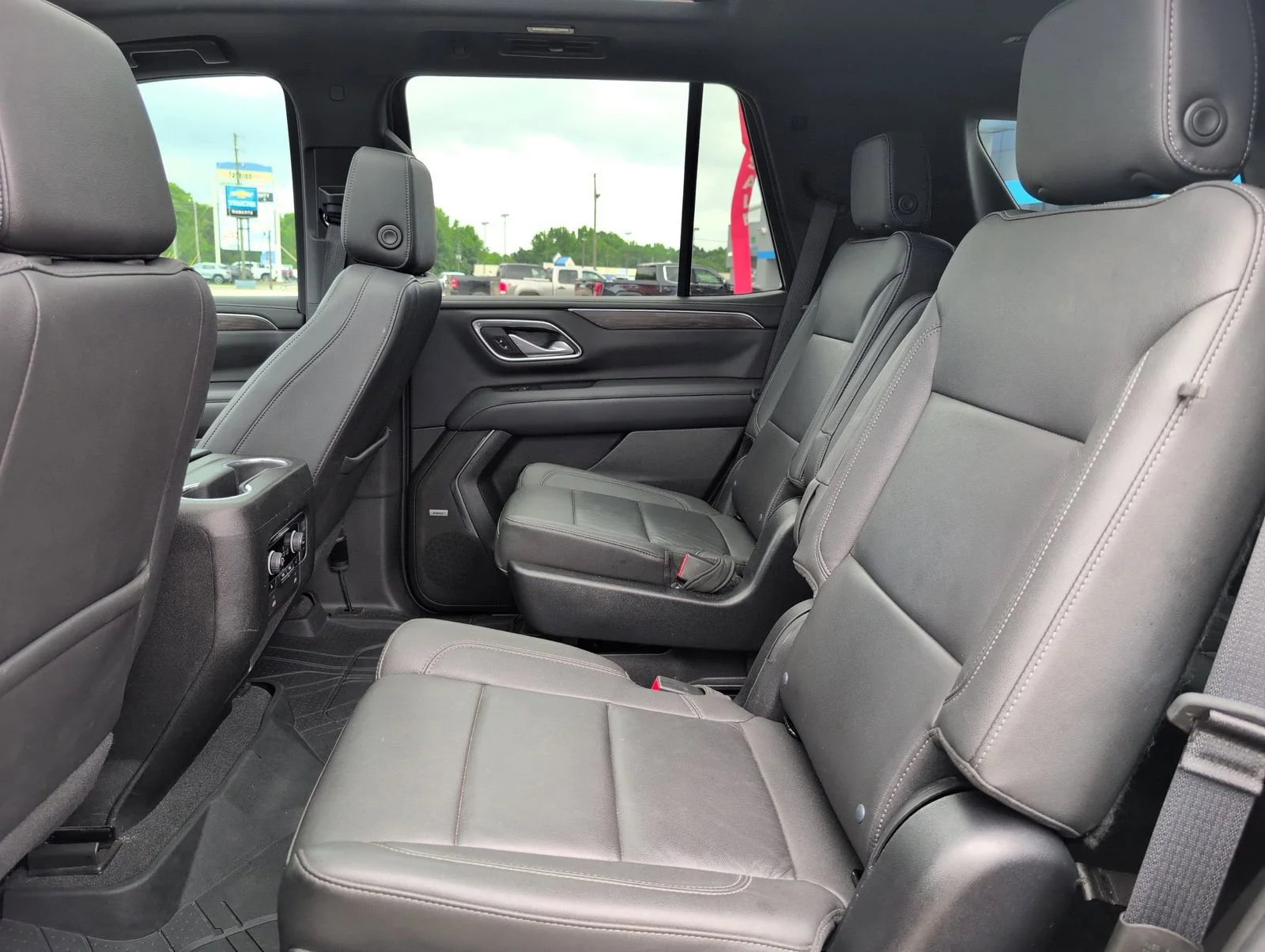 Used 2022 Black Chevrolet Z71 image 33