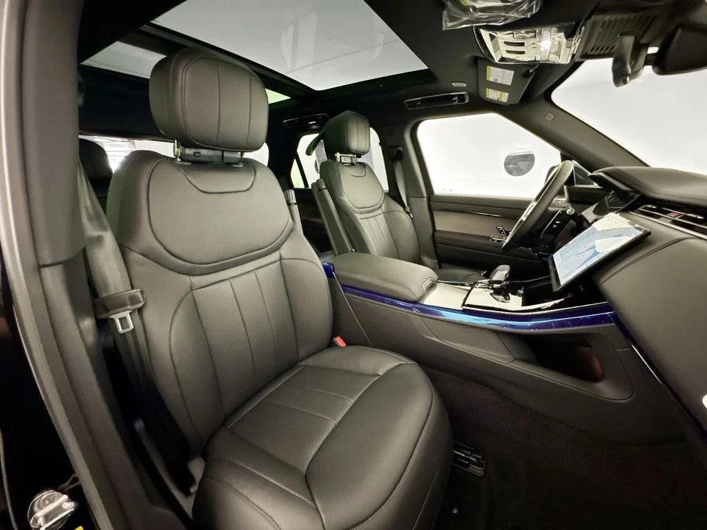 New 2026 Santorini Black Land Rover SE image 29