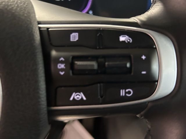 Used 2024 Red Kia X-Line image 23