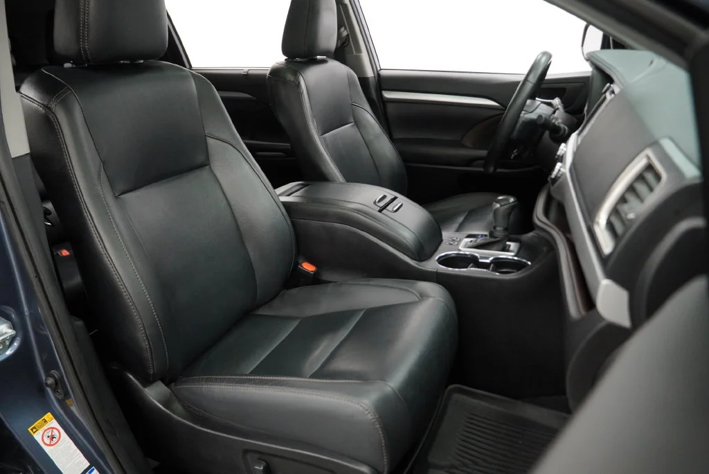Used 2019 Blue Toyota XLE image 41