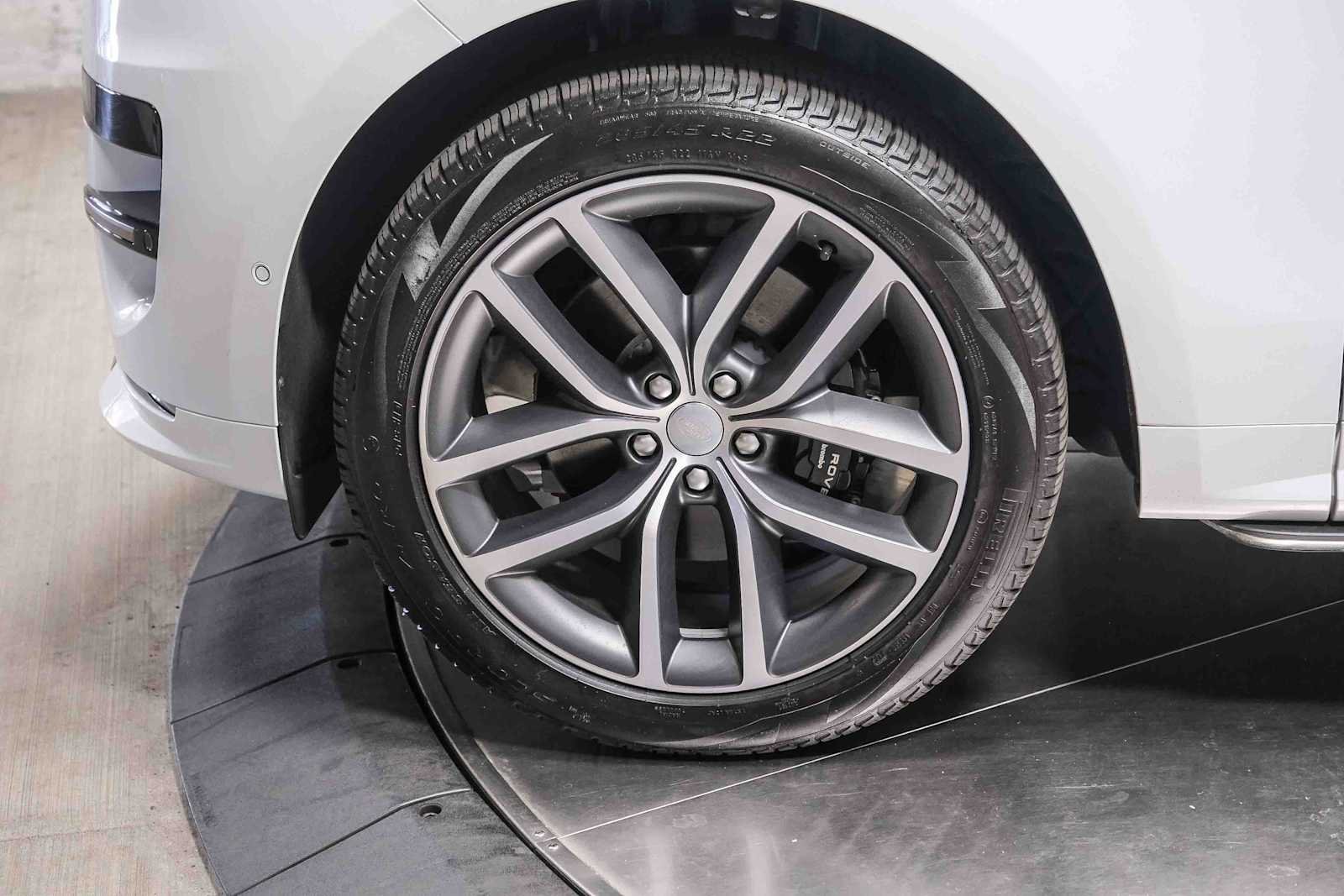 Certified Used 2023 Fuji White Land Rover SE Dynamic image 10