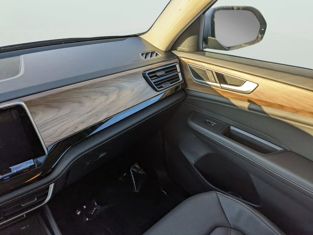 New 2026 Silver Volkswagen 2.0T SE w/Technology image 16