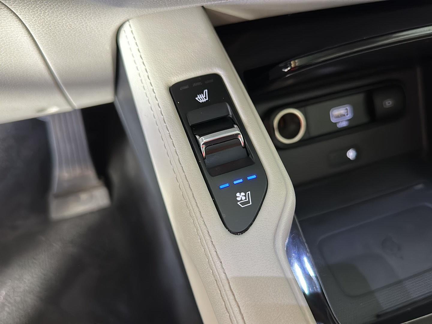Used 2021 Ebony Black Kia EX image 23