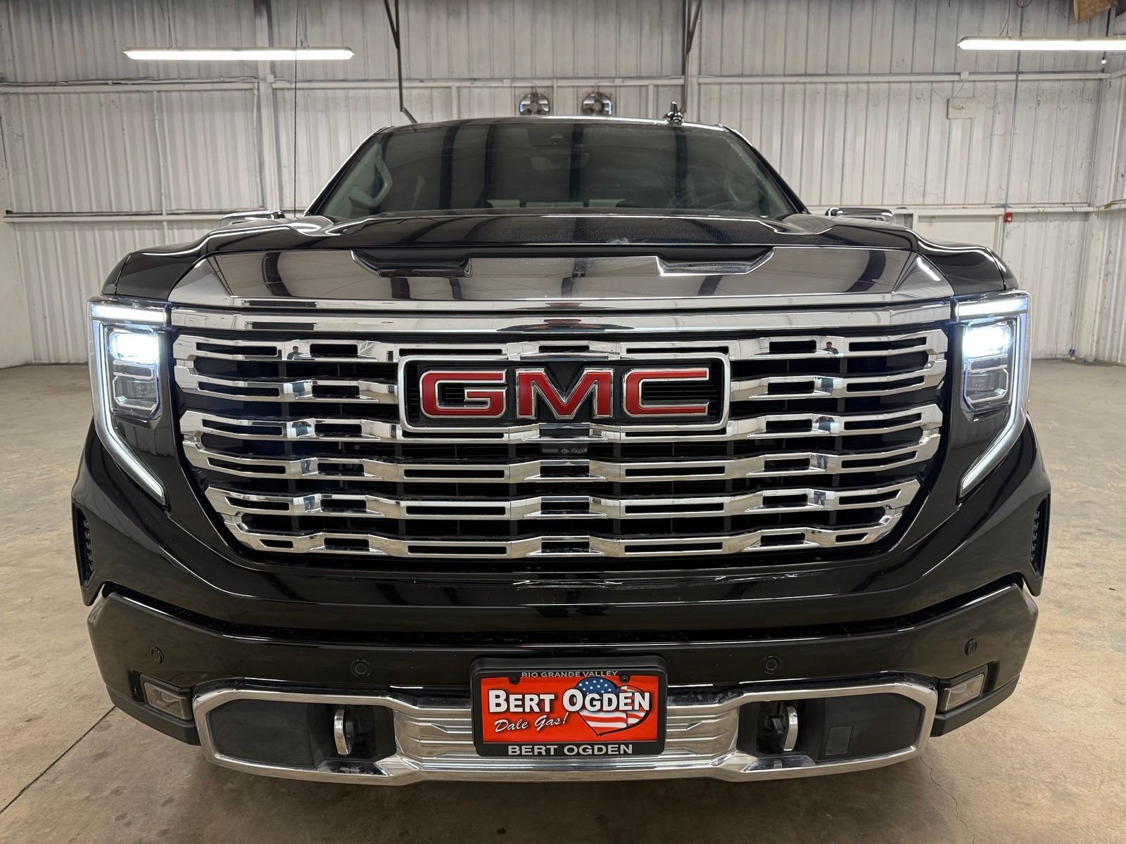 Used 2024 Black GMC Denali image 3