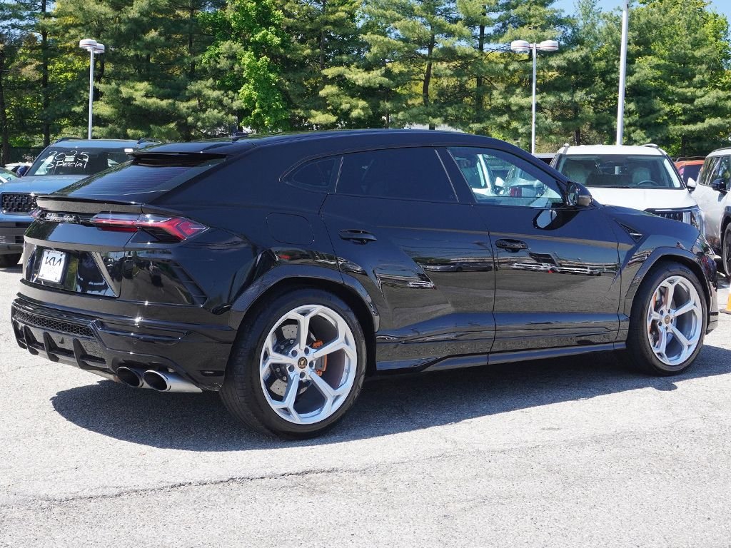 Used 2022 Black Lamborghini Base image 14