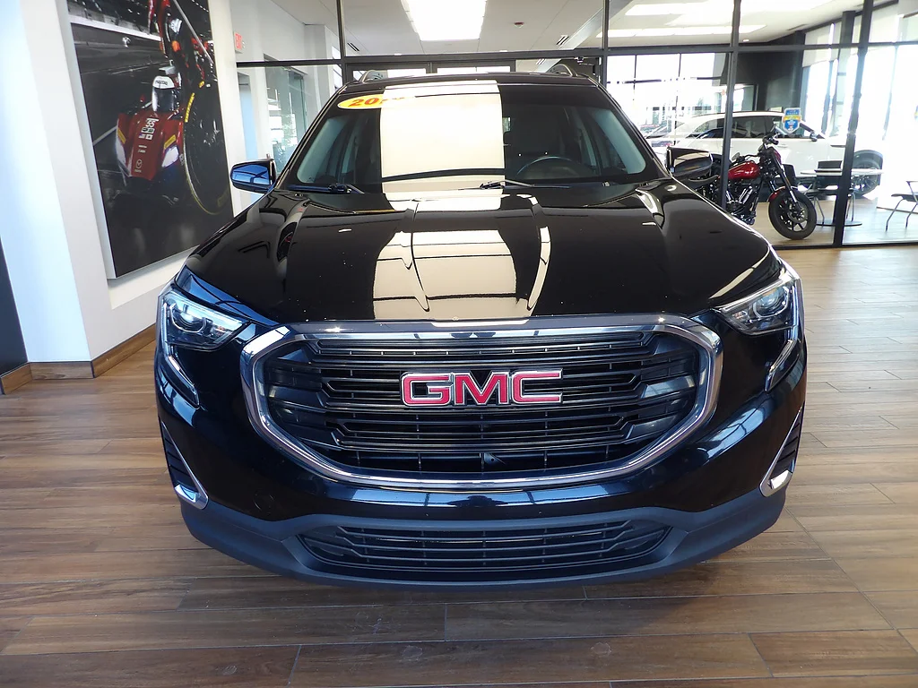 Used 2018 Ebony Twilight Metallic GMC SLE image 4