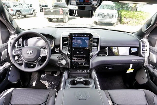 New 2026 Diamond Black Crystal Pearl-Coat Exterior Paint RAM Laramie image 27