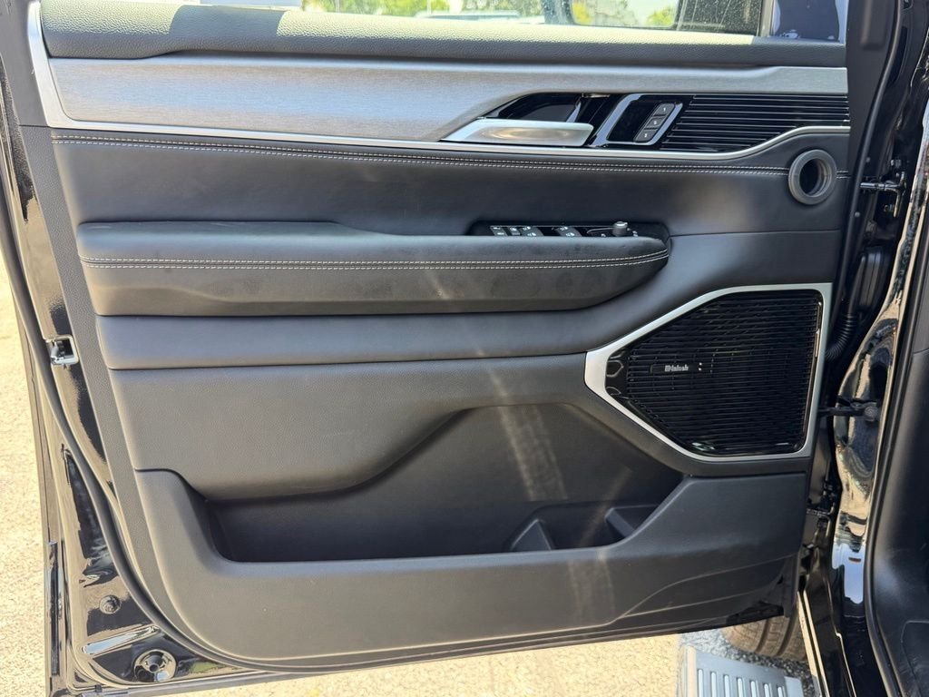 New 2026 High Gloss Black Exterior Paint Jeep Limited Reserve image 18