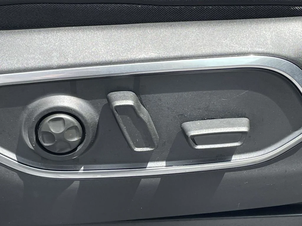 New 2026 High Gloss Black Jeep Limited Reserve image 16