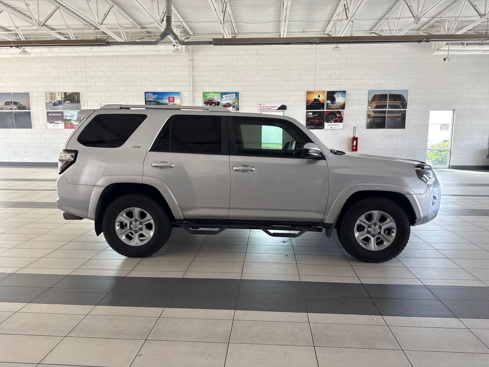 Used 2014 Silver Toyota SR5 image 10