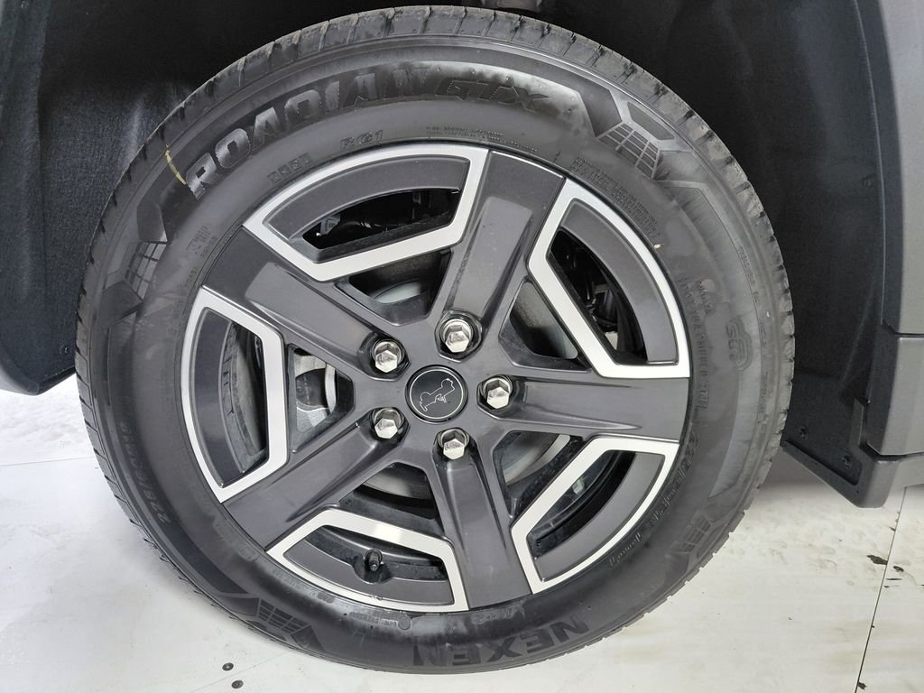 New 2026 Bright White Clear-Coat Exterior Paint Jeep Laredo image 19