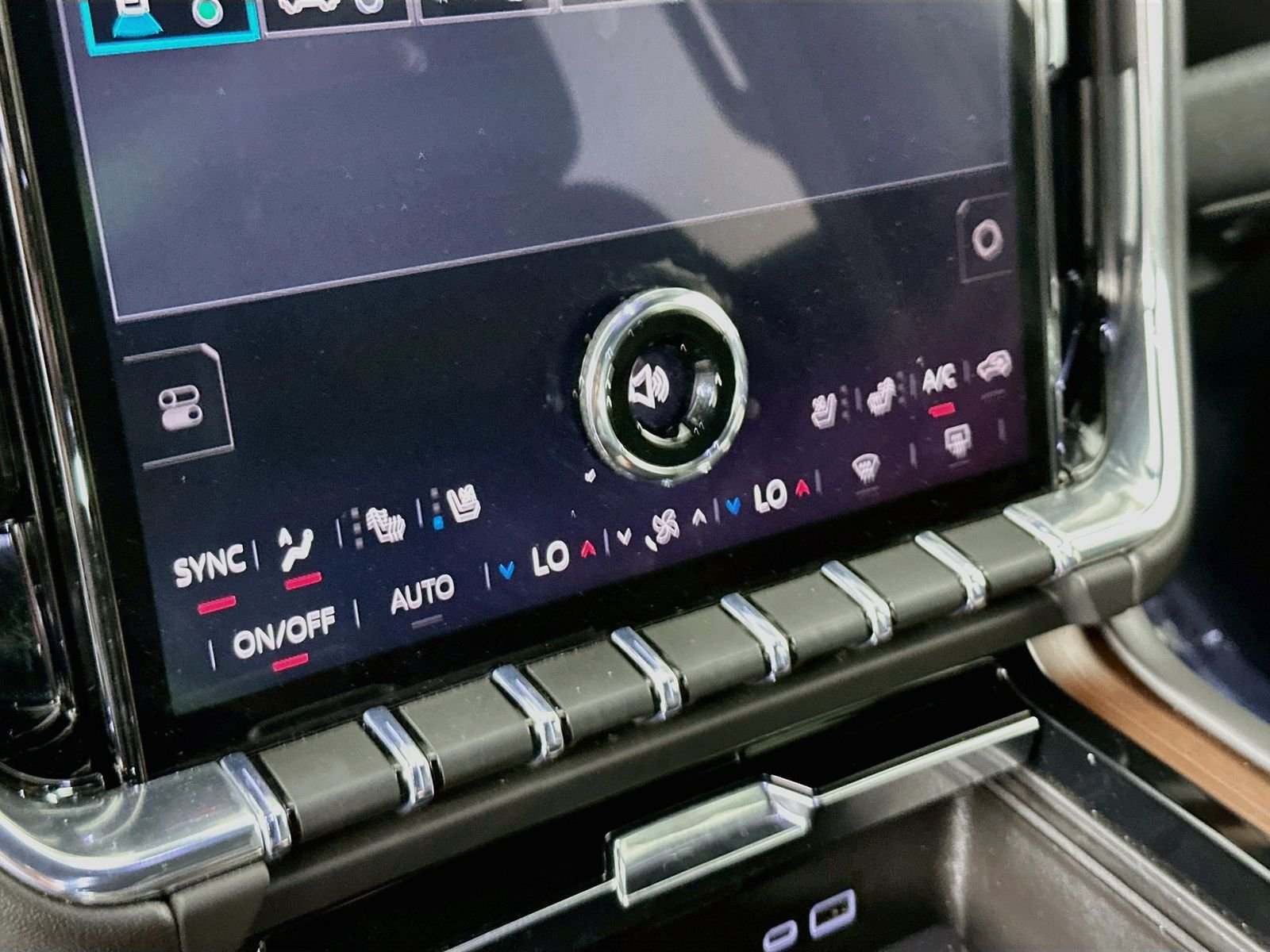 Used 2025 Summit White GMC Denali image 17
