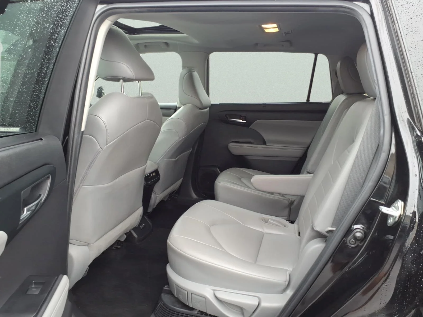 Used 2022 Black Toyota XLE image 11