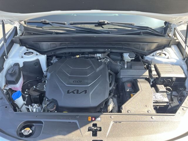 Used 2022 White Kia S image 20