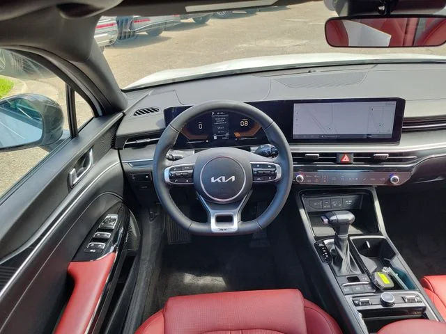 Used 2025 White Kia GT-Line image 29