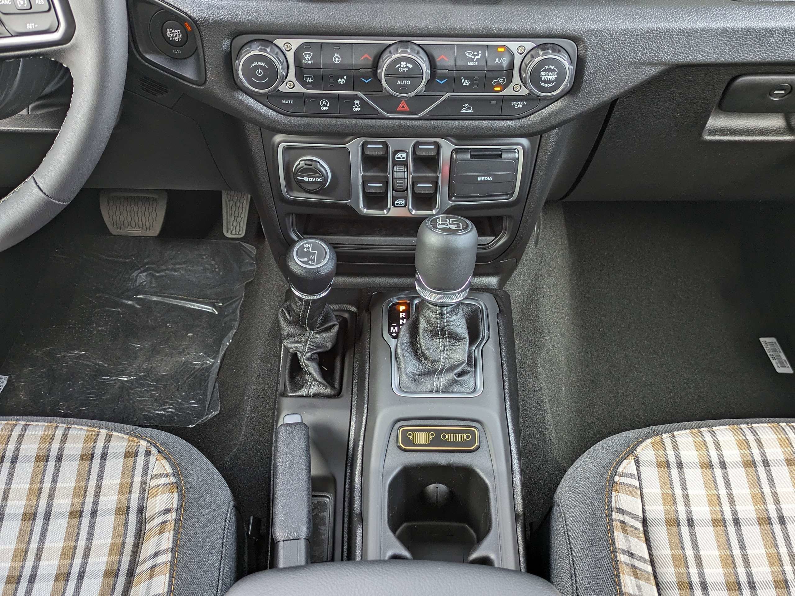 New 2026 Granite Crystal Metallic Clear-Coat Exterior Paint Jeep 85th Anniversary Edition image 18