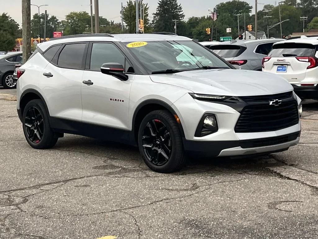 Used 2020 SILVER ICE METALLIC Chevrolet LT image 7