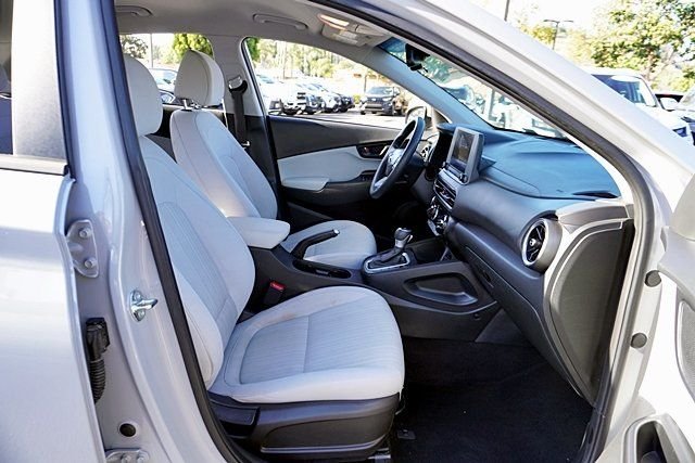 Used 2023 Silver Hyundai SEL image 10