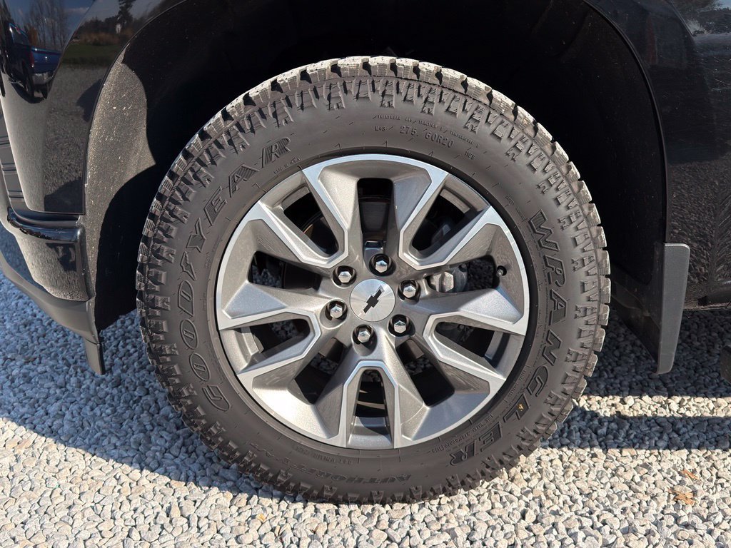 Used 2019 Black Chevrolet RST image 9