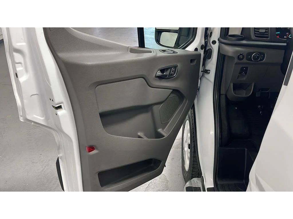 Used 2024 Oxford White Ford 130 WB 3.5L V6 1 Owner image 15