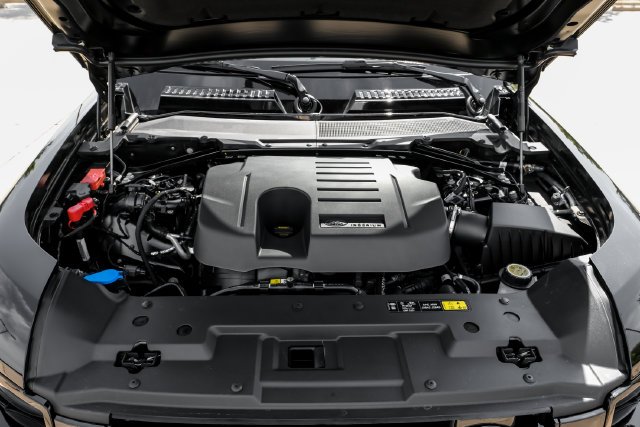 New 2026 Santorini Black Land Rover X-Dynamic SE image 52