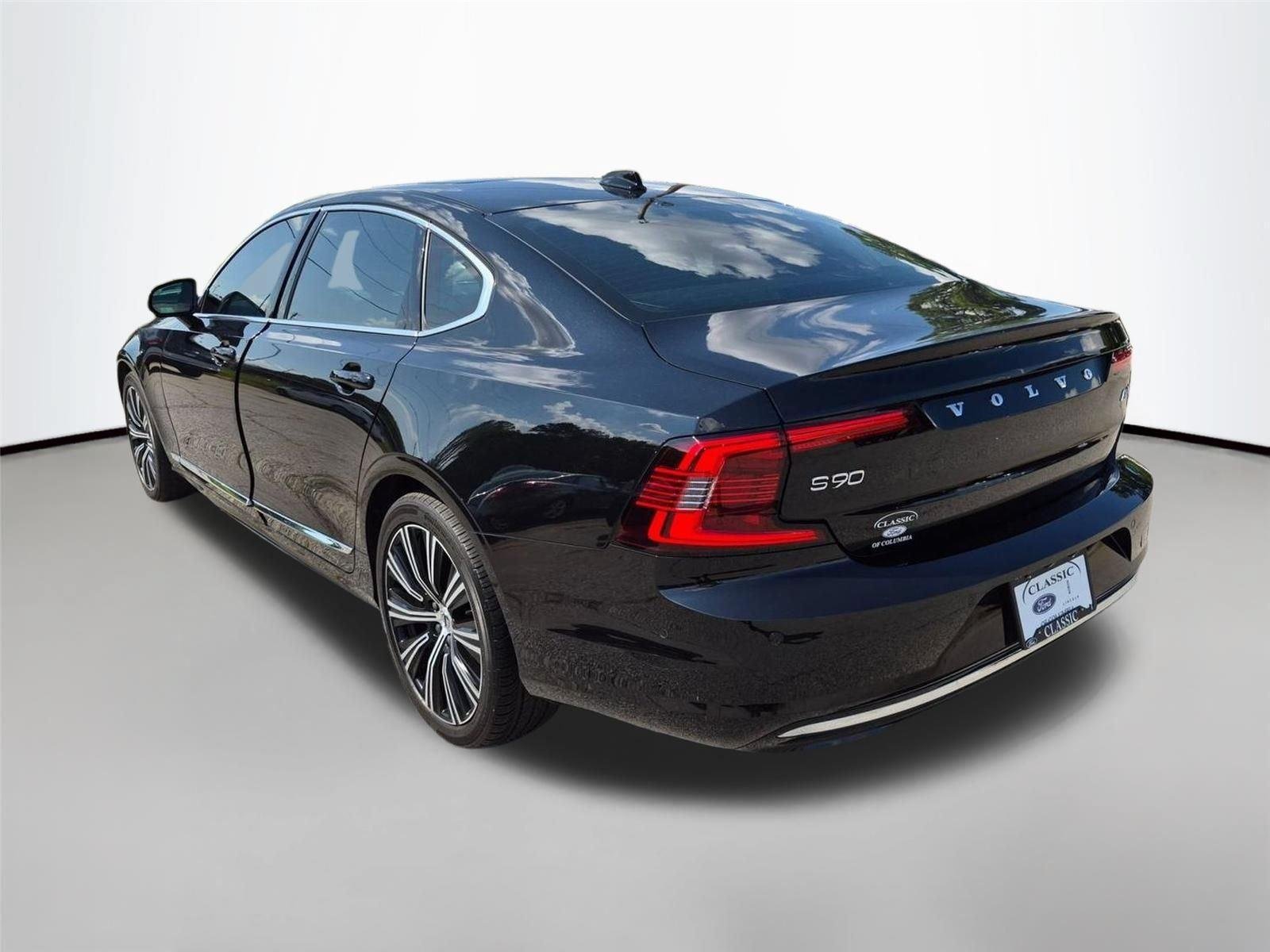 Used 2024 BLACK VOLVO  image 7