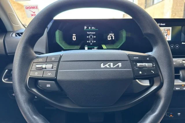 2025 Kia K4 LXS - Photo 24