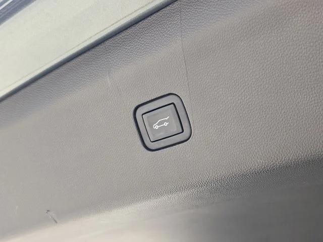 Used 2023 Green Buick Avenir image 12