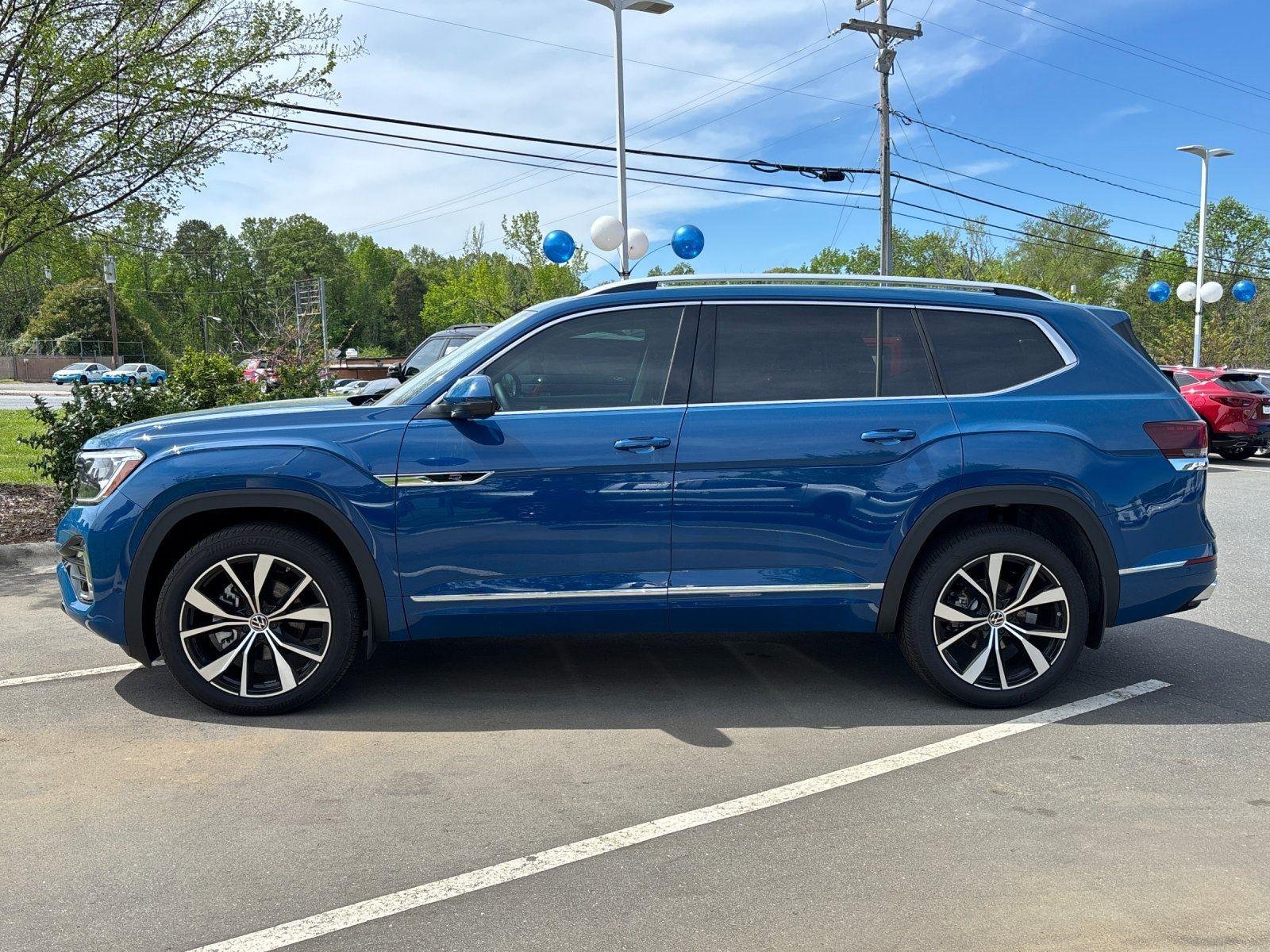 2025 Volkswagen Atlas SEL Premium R-Line - Photo 2