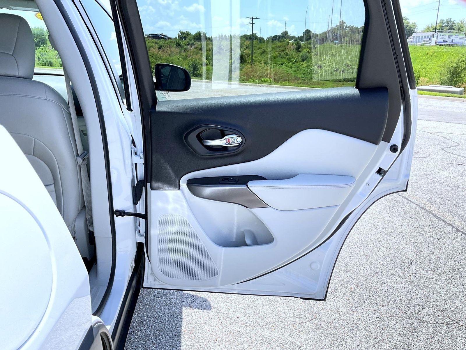 Used 2019 White Jeep Limited image 17