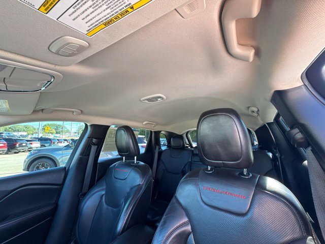 Used 2018 Diamond Black Jeep Trailhawk image 29