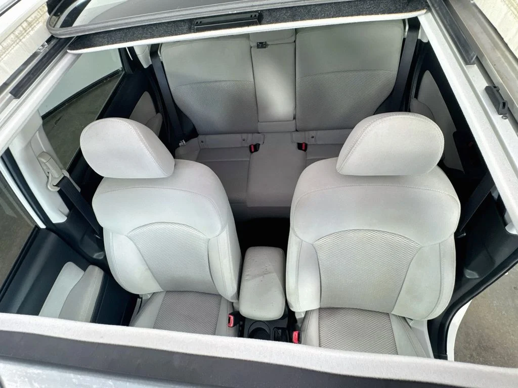 Used 2015 White Subaru 2.5i Premium image 25