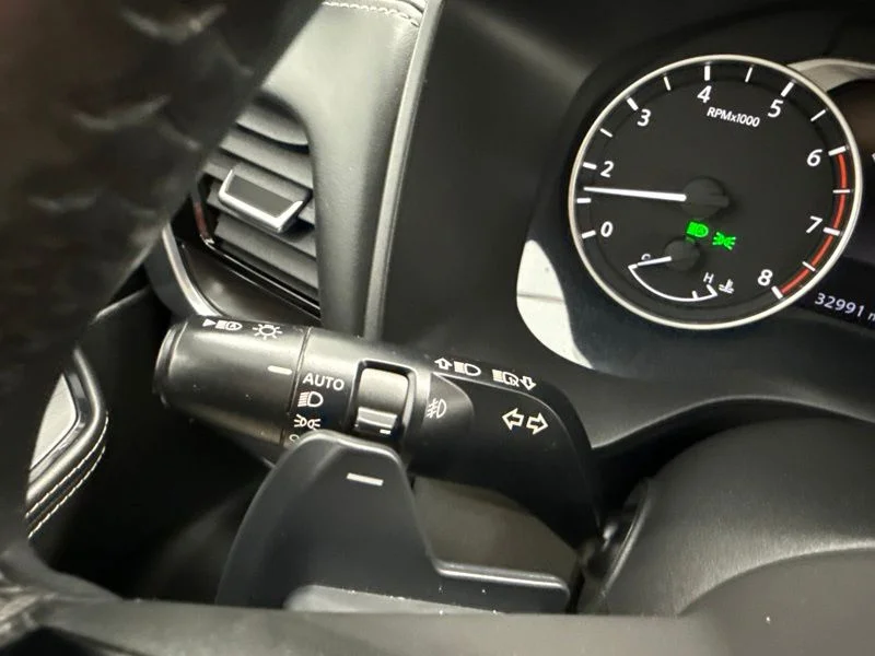 Used 2021 White Nissan SL image 26