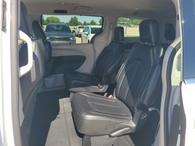 Used 2023 Bright White Clearcoat Chrysler Touring L image 15