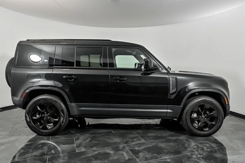 Used 2022 Santorini Black Metallic Land Rover 110 SE image 9