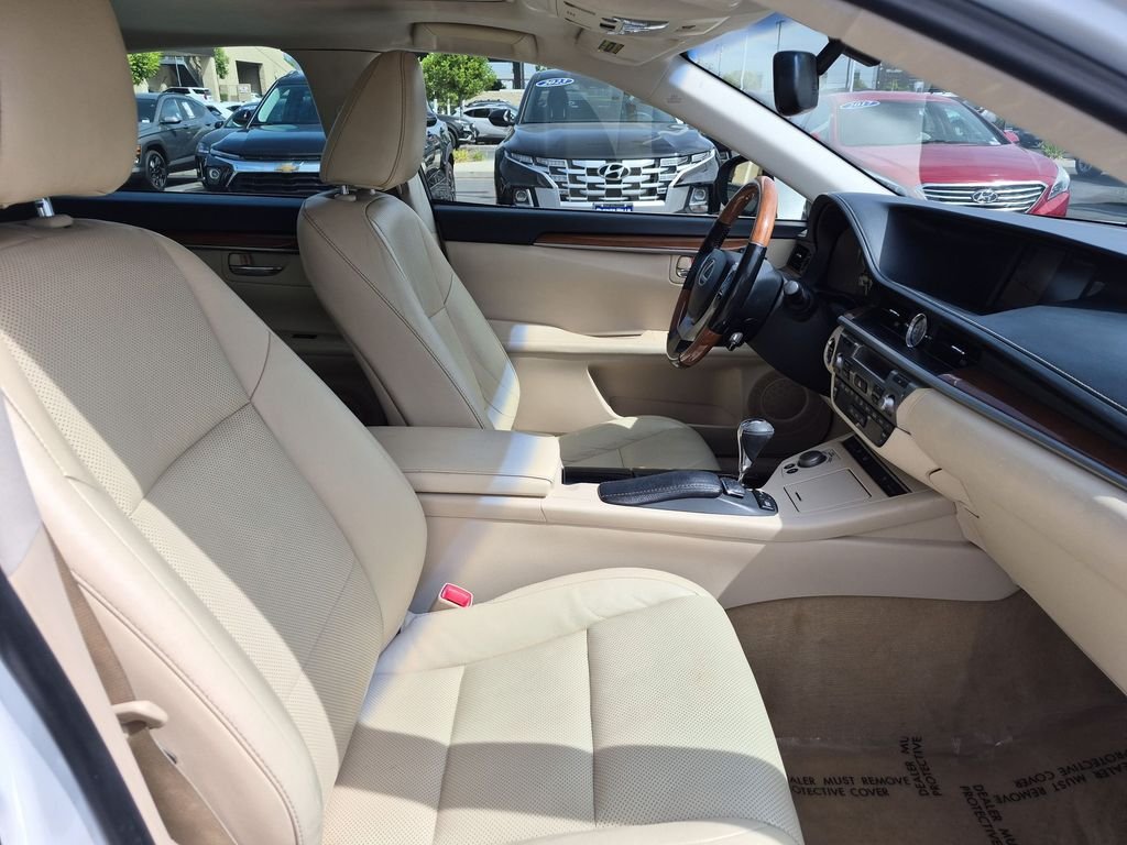 2014 Lexus ES 300h - Photo 32