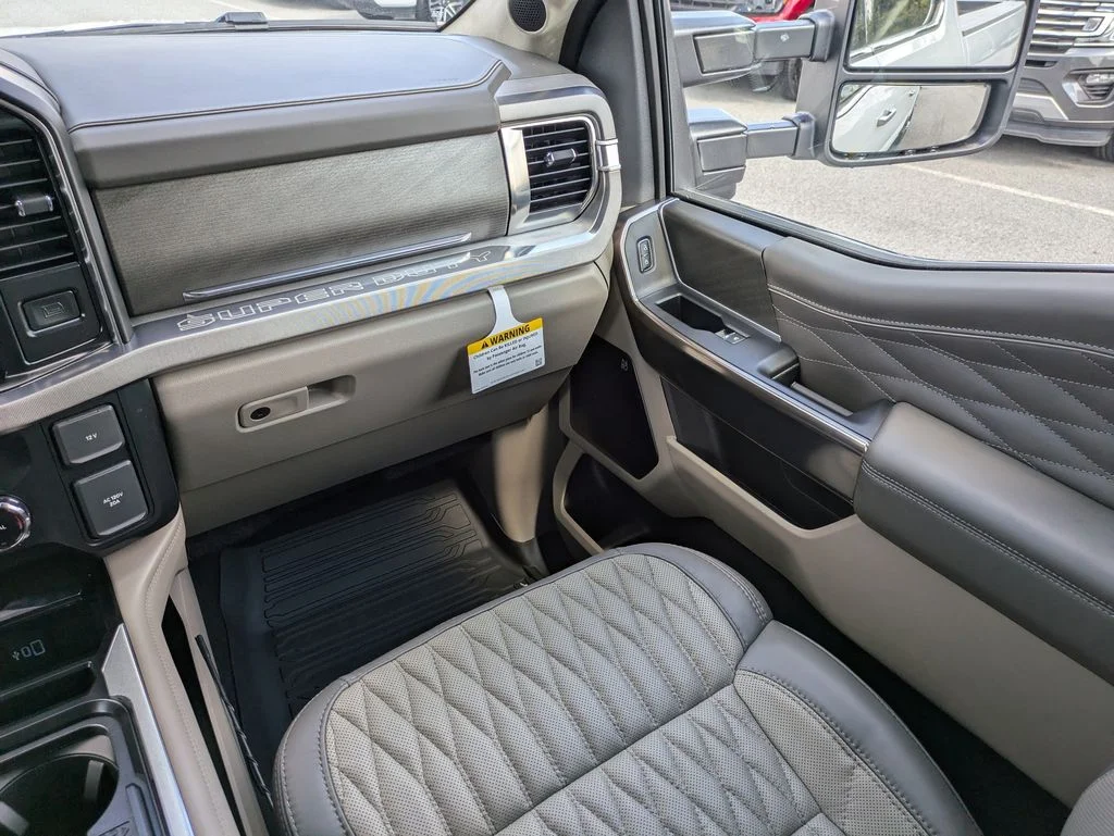 New 2026 Star White Metallic Tri-Coat Ford Platinum image 17